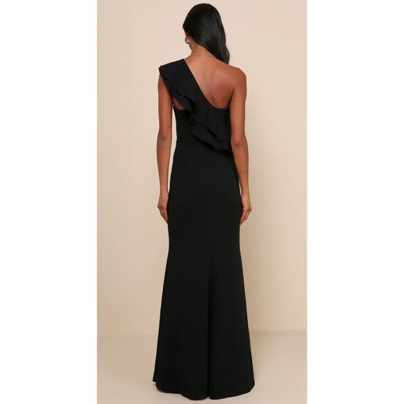Lulu's S Black one Shoulder ruffle maxi Gown - Picture 2 of 6